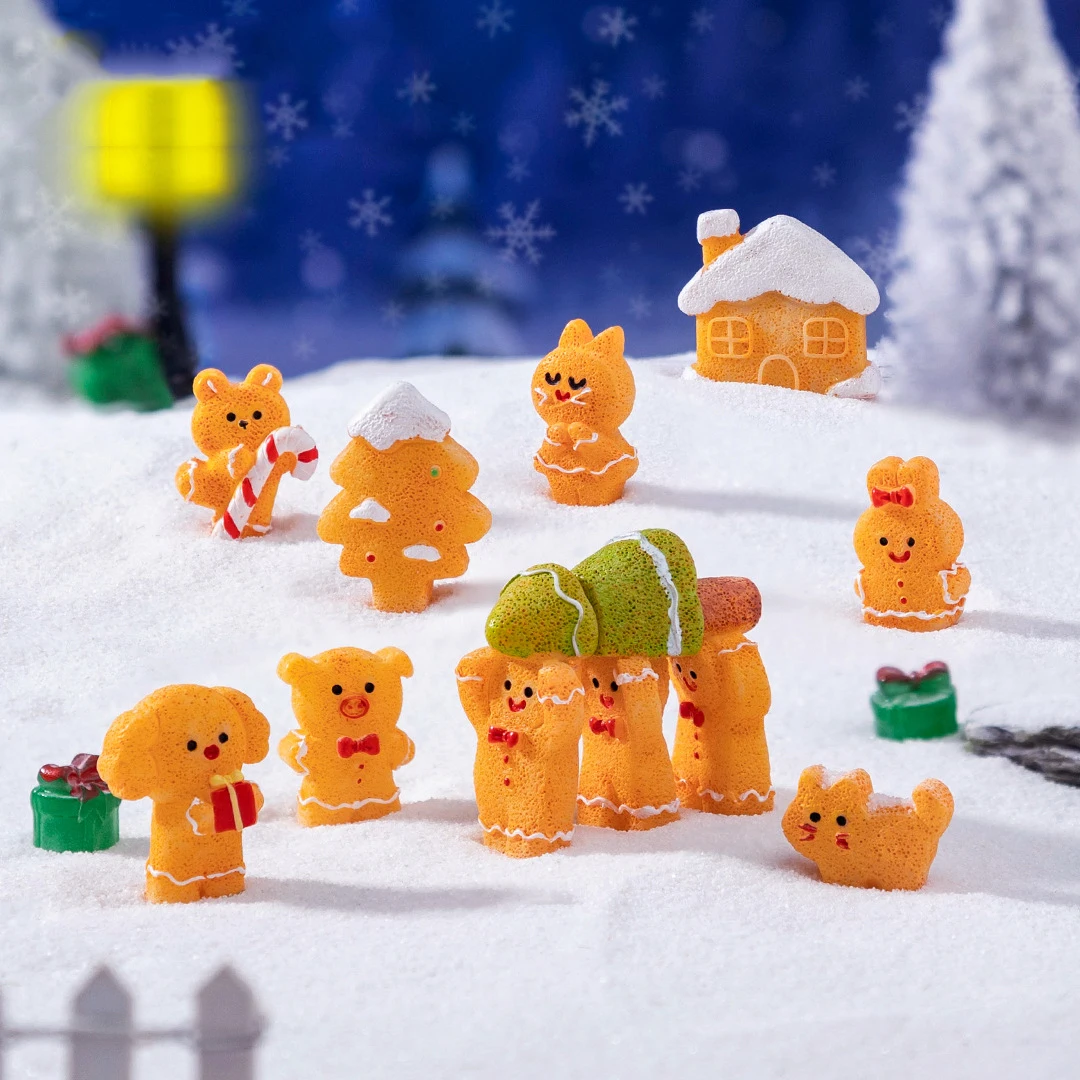 Figurines Miniatures Miniature Small Animal Doll Christmas Gingerbread Man Cute Micro Landscape Decoration For Bars Home Cafes