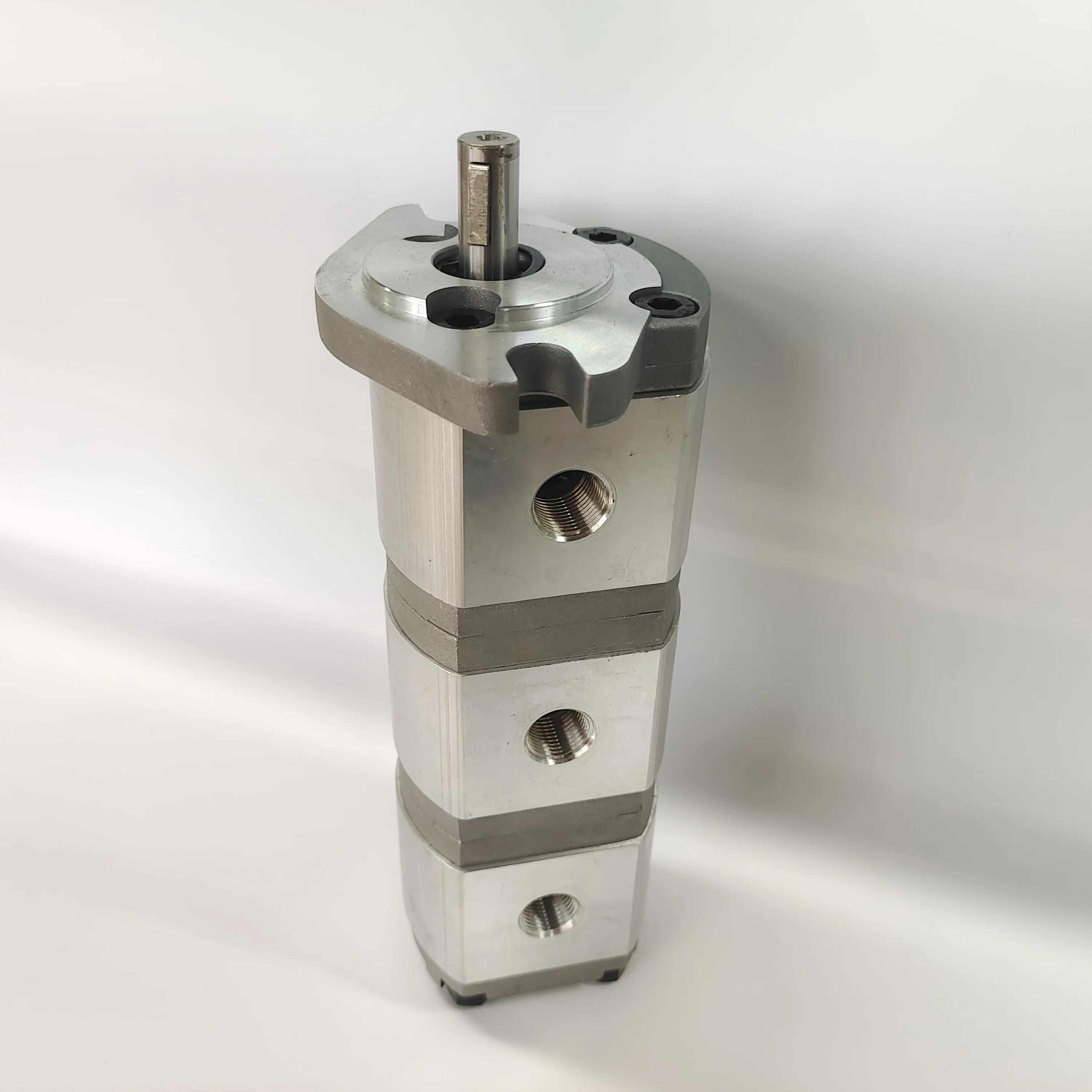 21MPa High Pressure Mini Triple Hydraulic Gear Pump Small Oil Pump