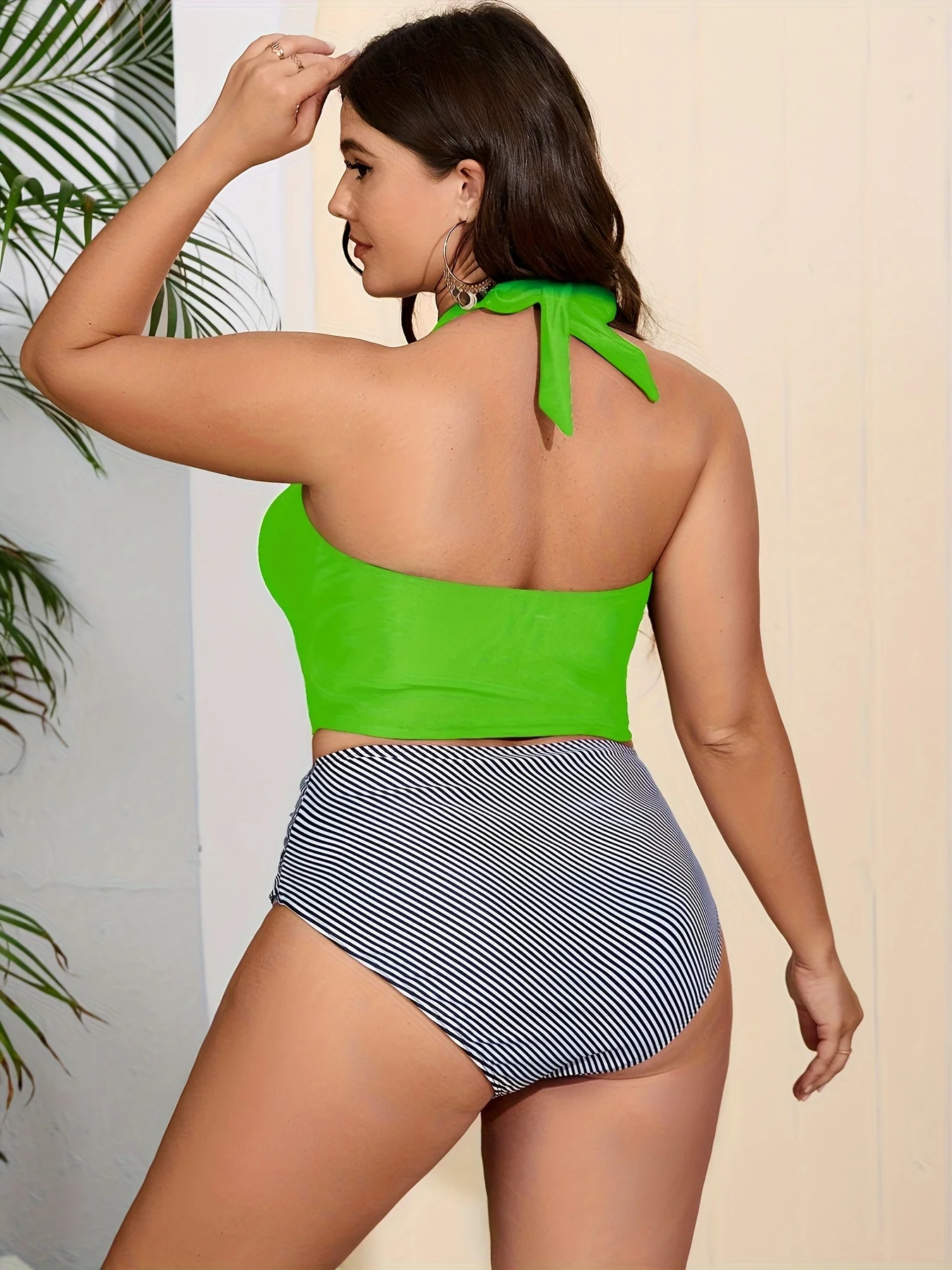 Conjunto tankini feminino plus size, estampa de listras verticais, maiô com gola halter, estilo férias