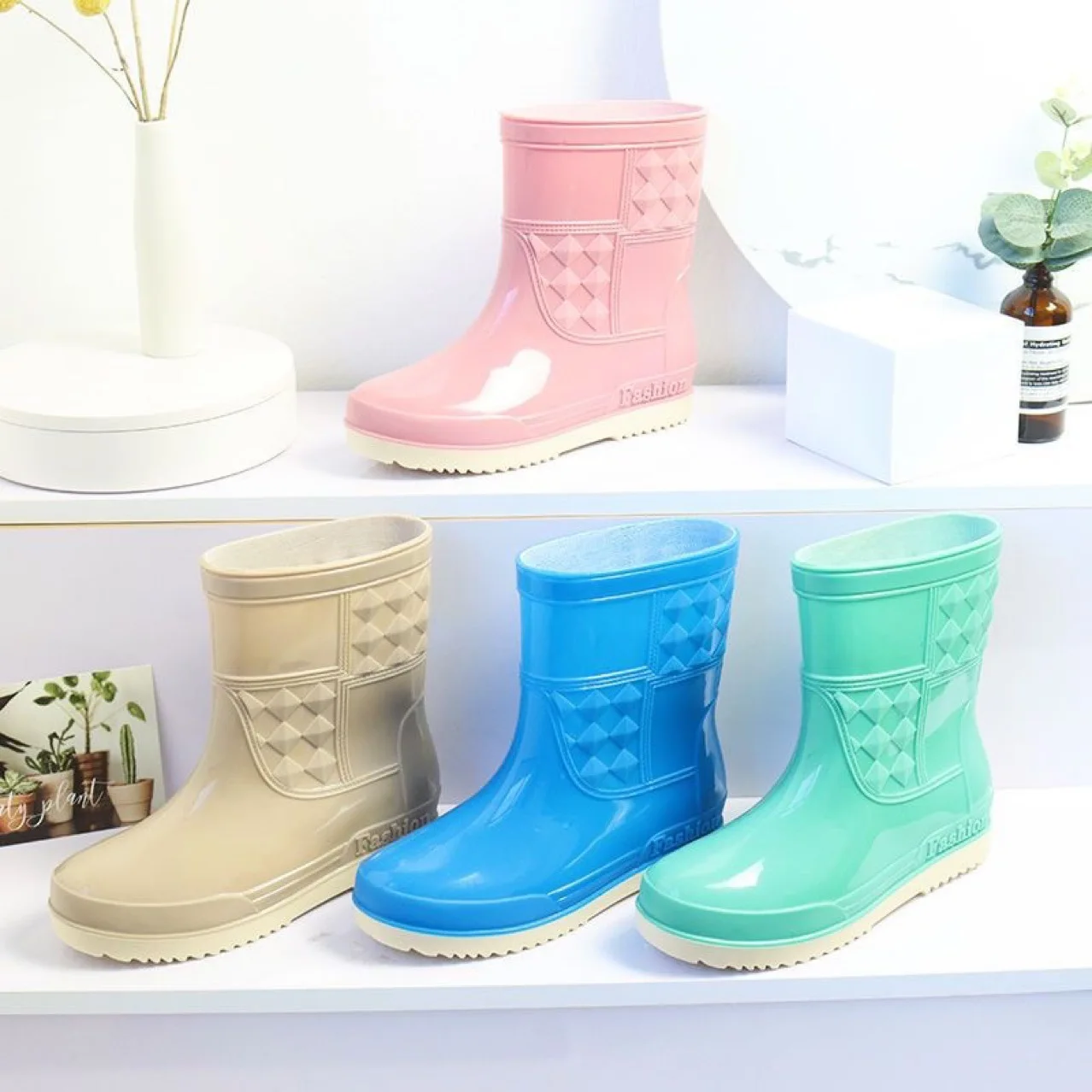 

Fashion Women's Mid-tube New PVC Rubber Rain Boots Outdoor Non-slip Leisure High-end Waterproof Rain Boots Warm And Cotton 37-41