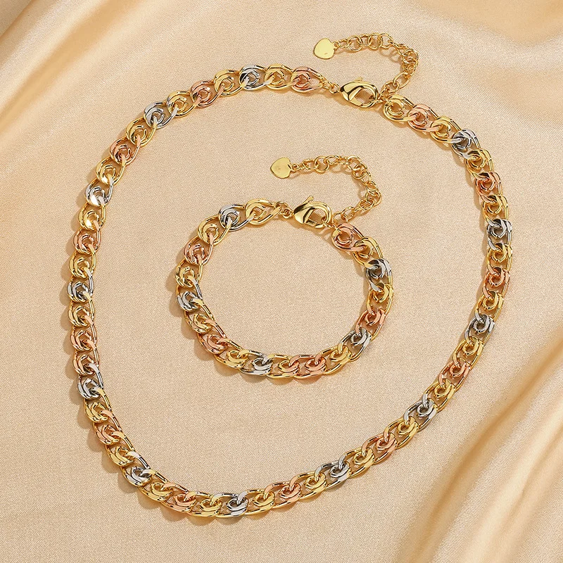 Wholesale jewelry with an elegant touch, ins-style niche design, high-end feel, three-tone gold necklace and bracelet versatile