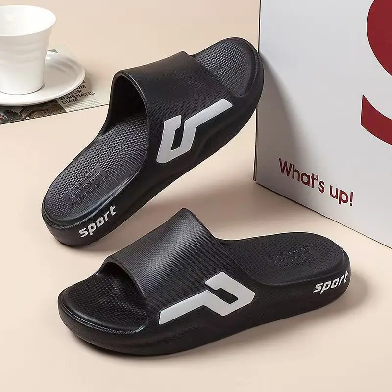 

Мужские летние новые легкие домашние тапочки с открытым носком, нескользящие тапочки для ванной комнаты на плоской подошве с литьем, уличные спортивные тапочки