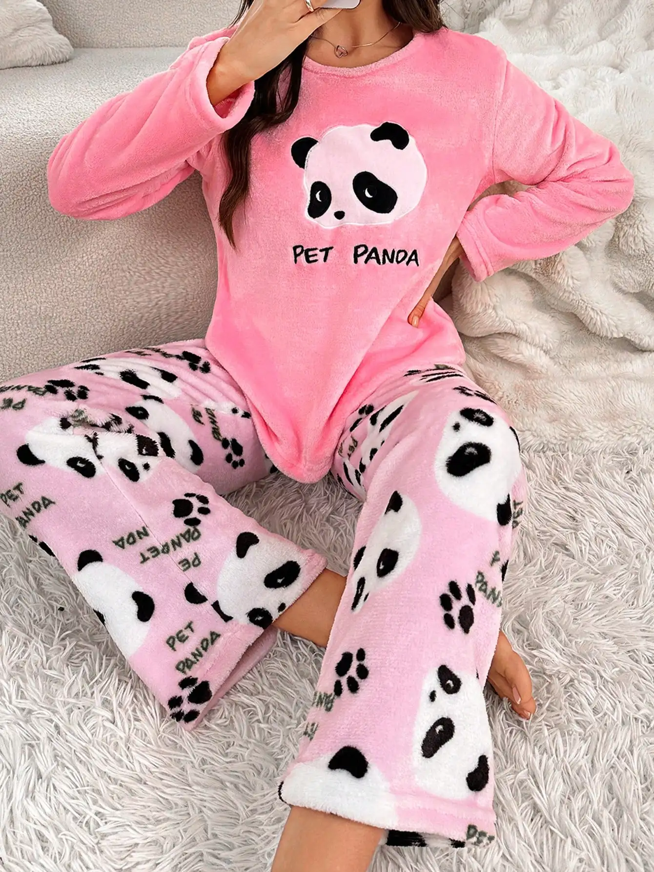 

Soft Fleece Long Sleeve Pajama Set with Playful Bear Face & Paw Print Design