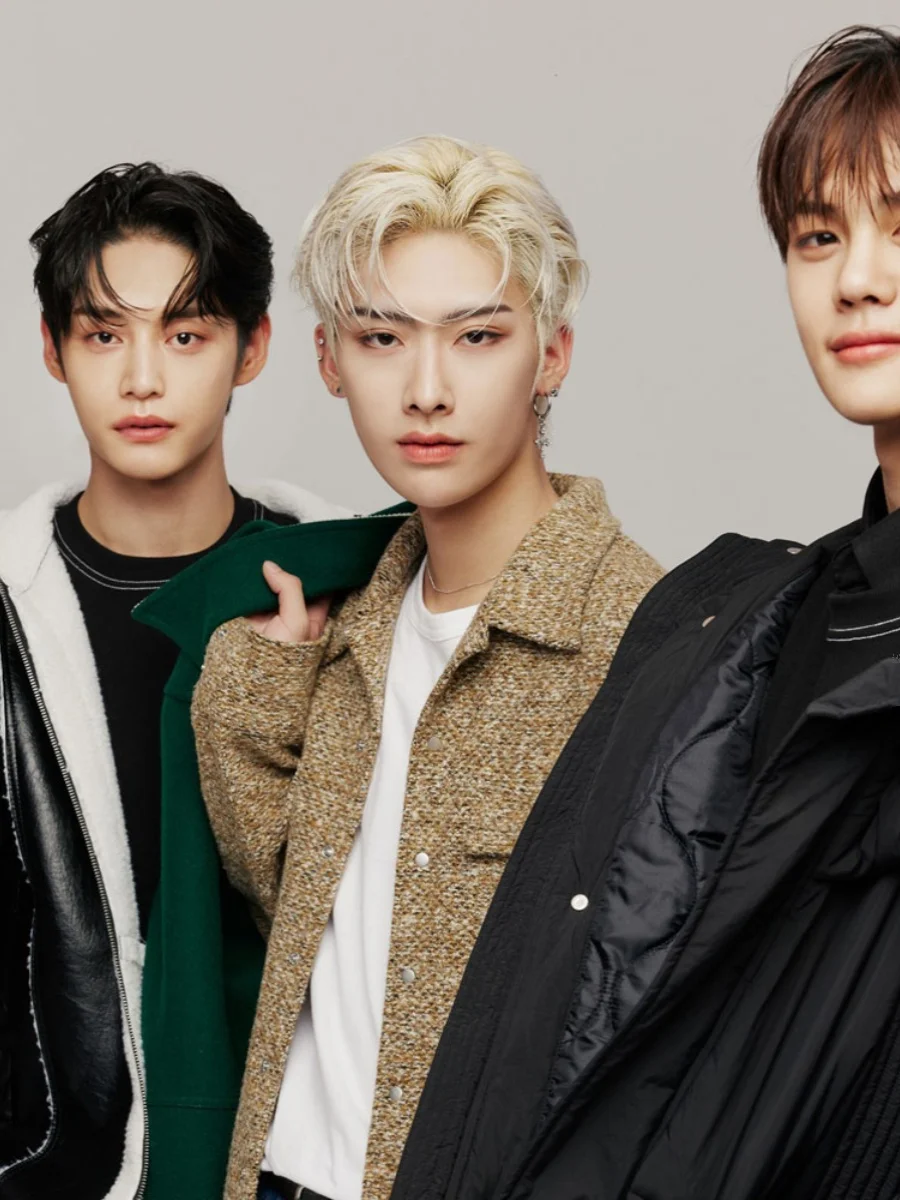 เสื้อผ้าผู้หญิง Nuo Xiaola ของแท้ คอลเลคชั่นฤดูใบไม้ร่วง 2025 รุ่นใหม่ สไตล์ลำลอง สีผสมเหลือง ผ้าโพลีเอสเตอร์ แขนยาว สำหรับธุรกิจ...