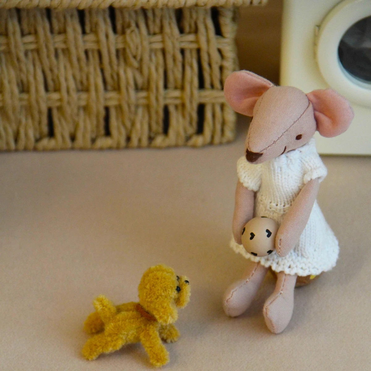 Poupée de jeu de simulation H-13/15Cm avec tenues interchangeables, tenue parent-enfant souris avec robe pull blanche, adaptée à la maison de poupée Bjd Maileg, adaptée au cadeau de fête des enfants, cadeau d'anniversaire