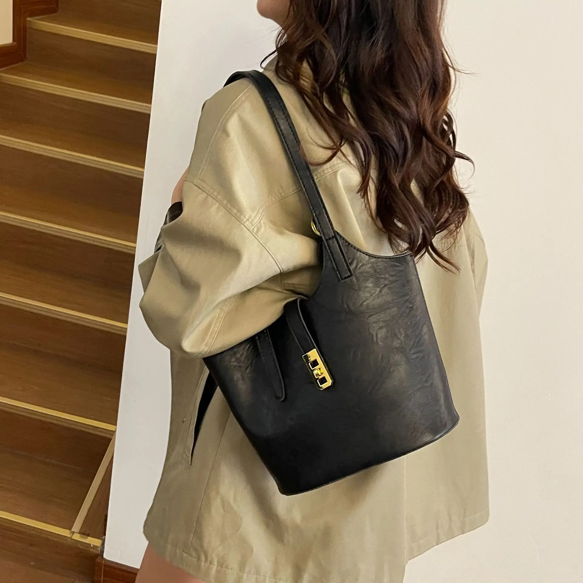 

2025 New Vintage Tote Bag for Women, Genuine Leather Large Capacity Multi-way Shoulder Crossbody Purse, Retro Chic Work Bag