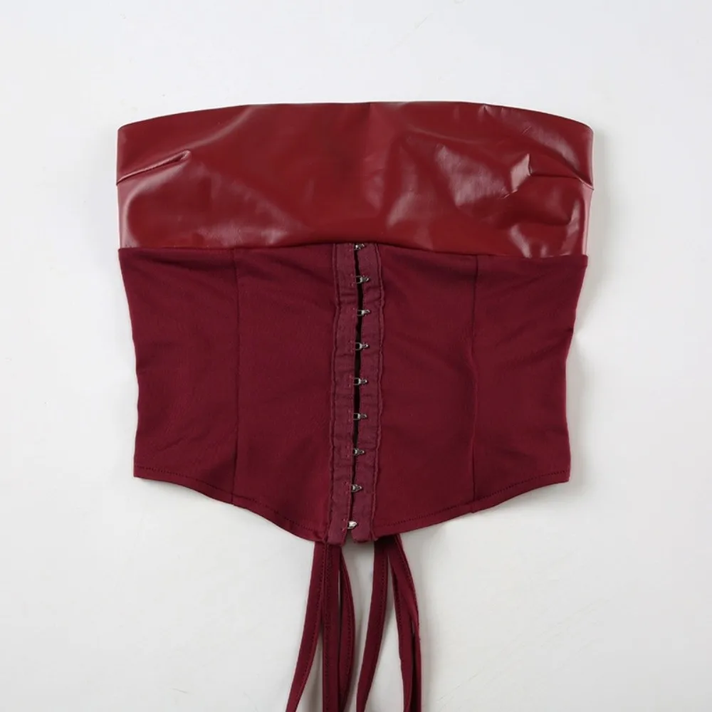 Seksowny komplet: krótki top bez ramiączek z odkrytymi ramionami i dopasowana spódniczka z efektem podkreślania bioder w stylu słodkiego koreańskim, idealny na ulicę.