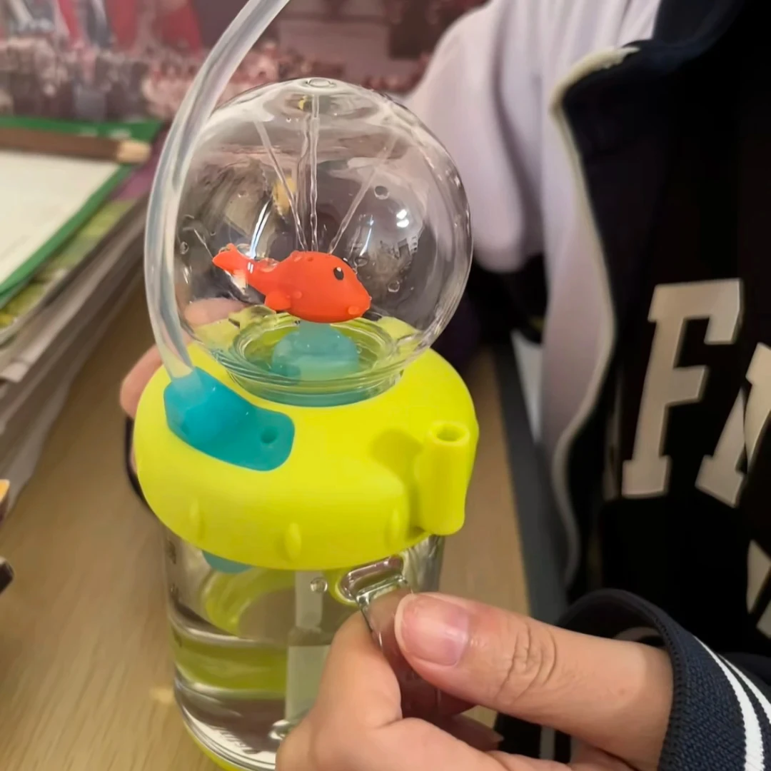 

Креативная чашка для воды «Мы распылием» с детскими забавами, маленькая чашка для питья из материала ПК, материковый Китай