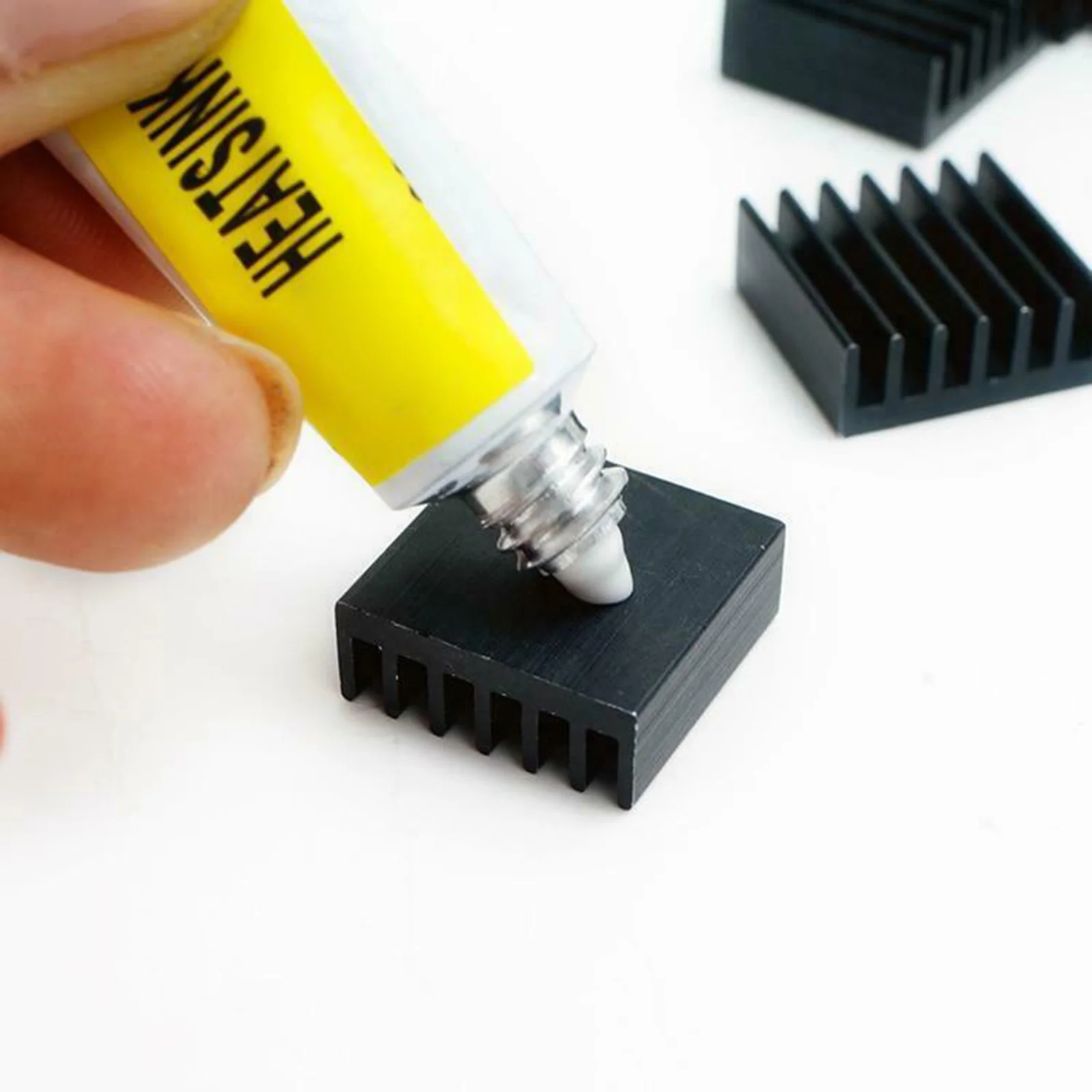 Thermal Silicone Adhesive Cooling Paste High Performance Silicone Paste Thermal Paste Suitable for Cooling All CPU/Heatsinks