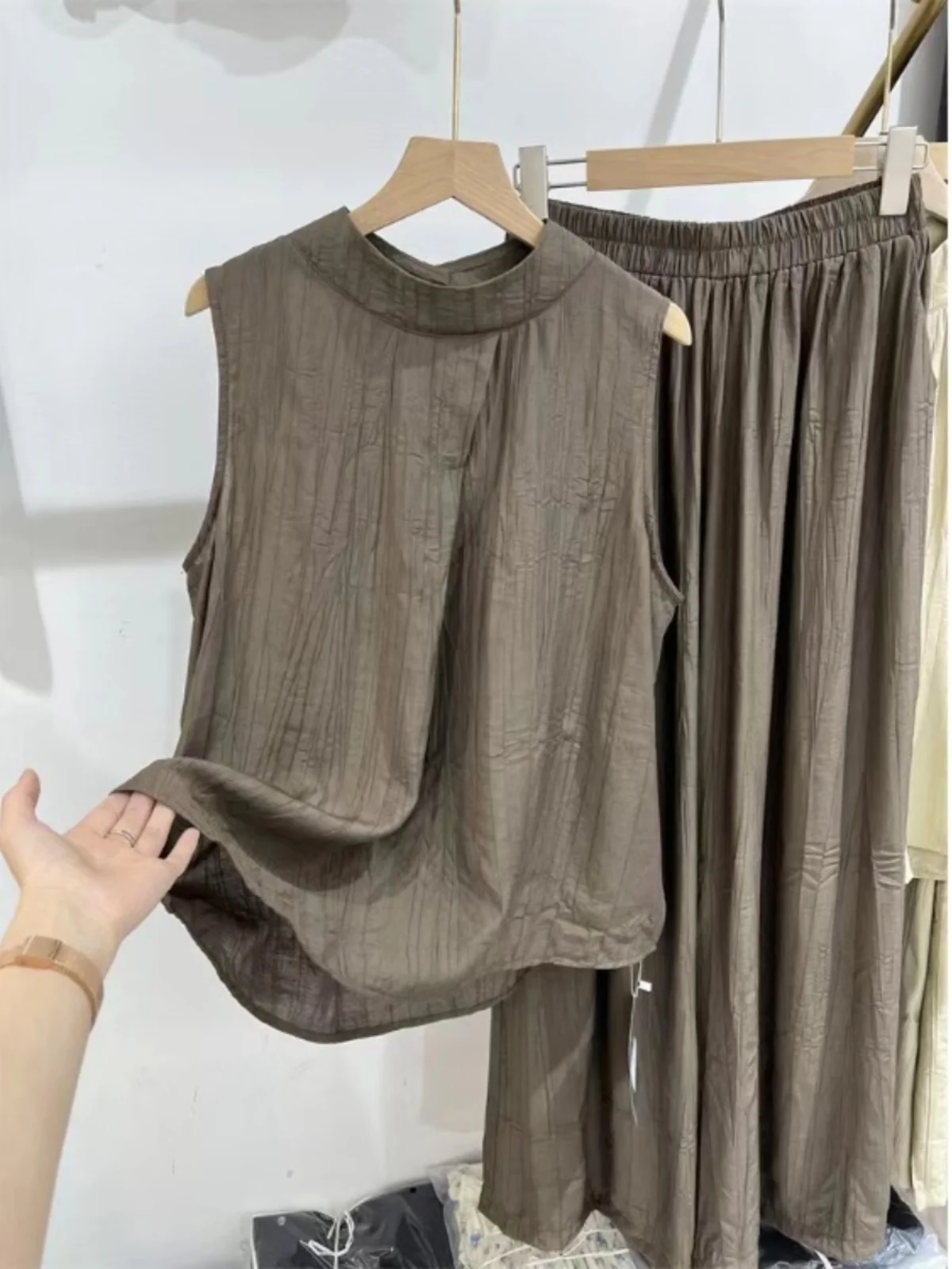 

Summer Faion Textured Pleated Color Vest Large Size Women's Ba Button round Ne Svel Outerwear Top