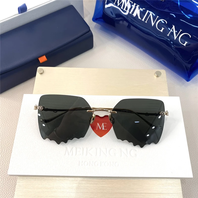 Fashion Sunglasses For Women and Men M2402 Style Anti-Ultraviolet Retro PlateFrameless irregular lense design Glasses Random Box