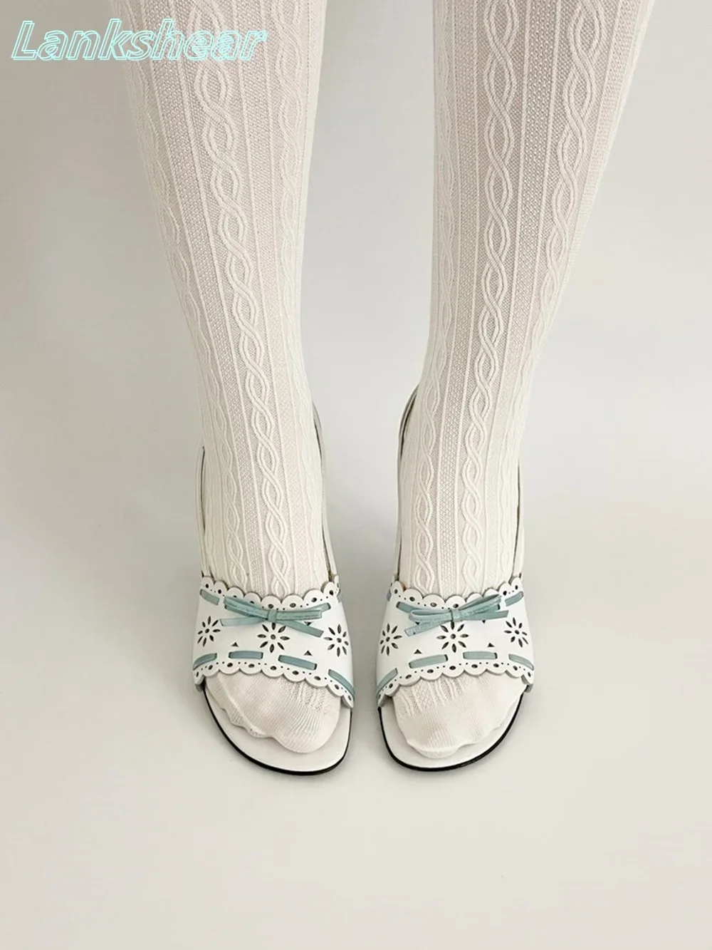 

Синие сандалии с люверсами и бантом, круглый открытый носок, ремешок сзади, пряжка, дизайн на тонком высоком каблуке, женская обувь, пикантные новые поступления 2025, летнее платье