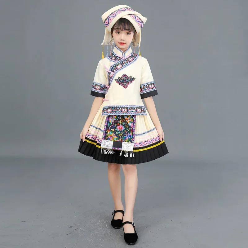 24 stili Miao Hmong Costume da ballo per ragazze Vintage Miao abbigliamento scuola Costume da ballo vestiti tradizionali cinesi