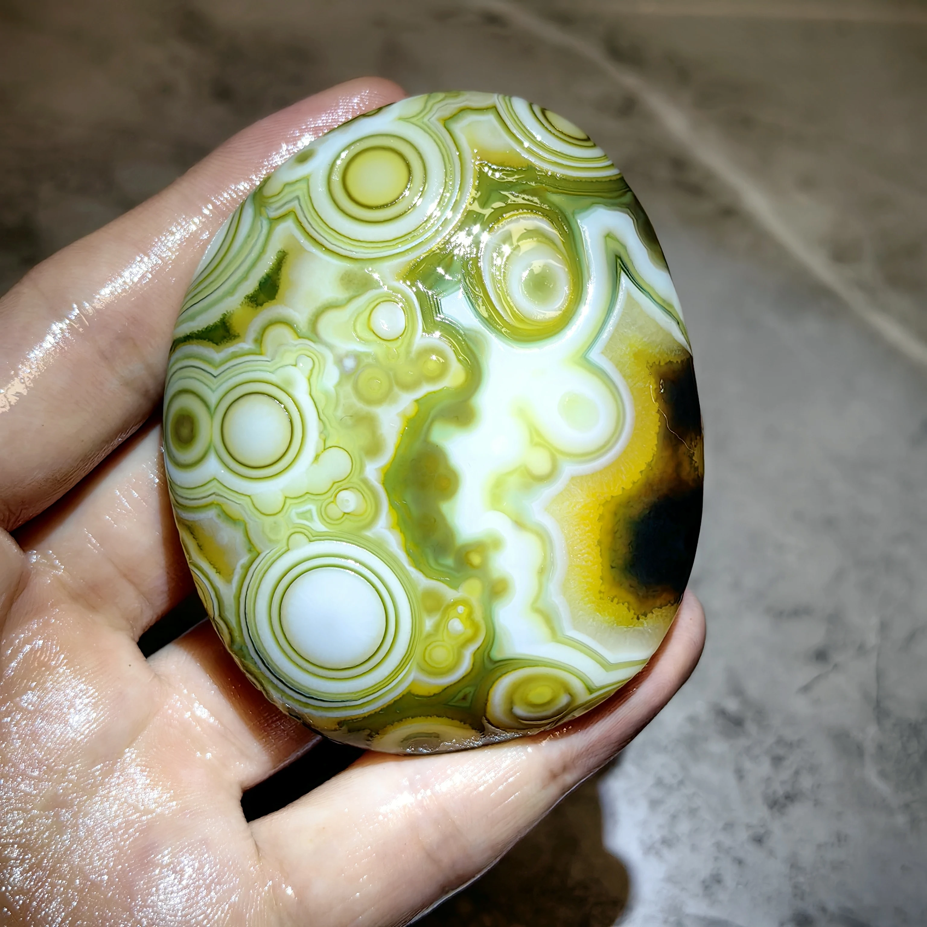 Natural Gobi Eye Agate Palm Stone, Flower Eye Silk-textured Eye Agate, Lucky Wealth Attracting Gemstone for Business & Prayer