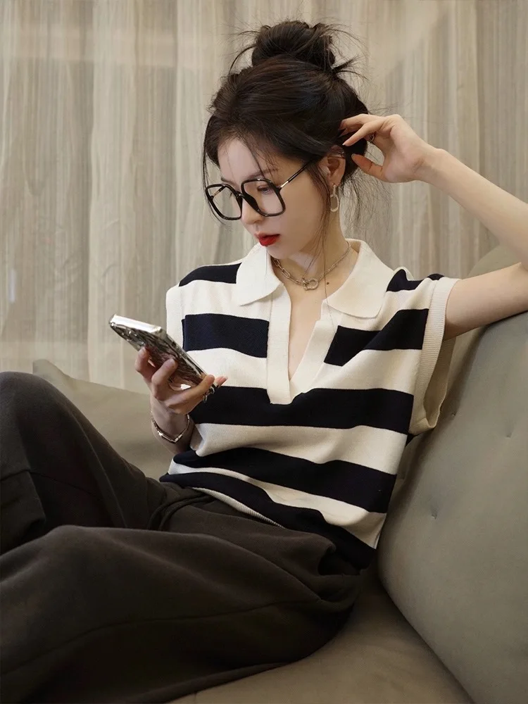 

The New Fashionable Striped Vest Is A French Style V-Neck Striped Short-Sleeved Sleeveless Top Full Of Youthful Vitality-XZ213