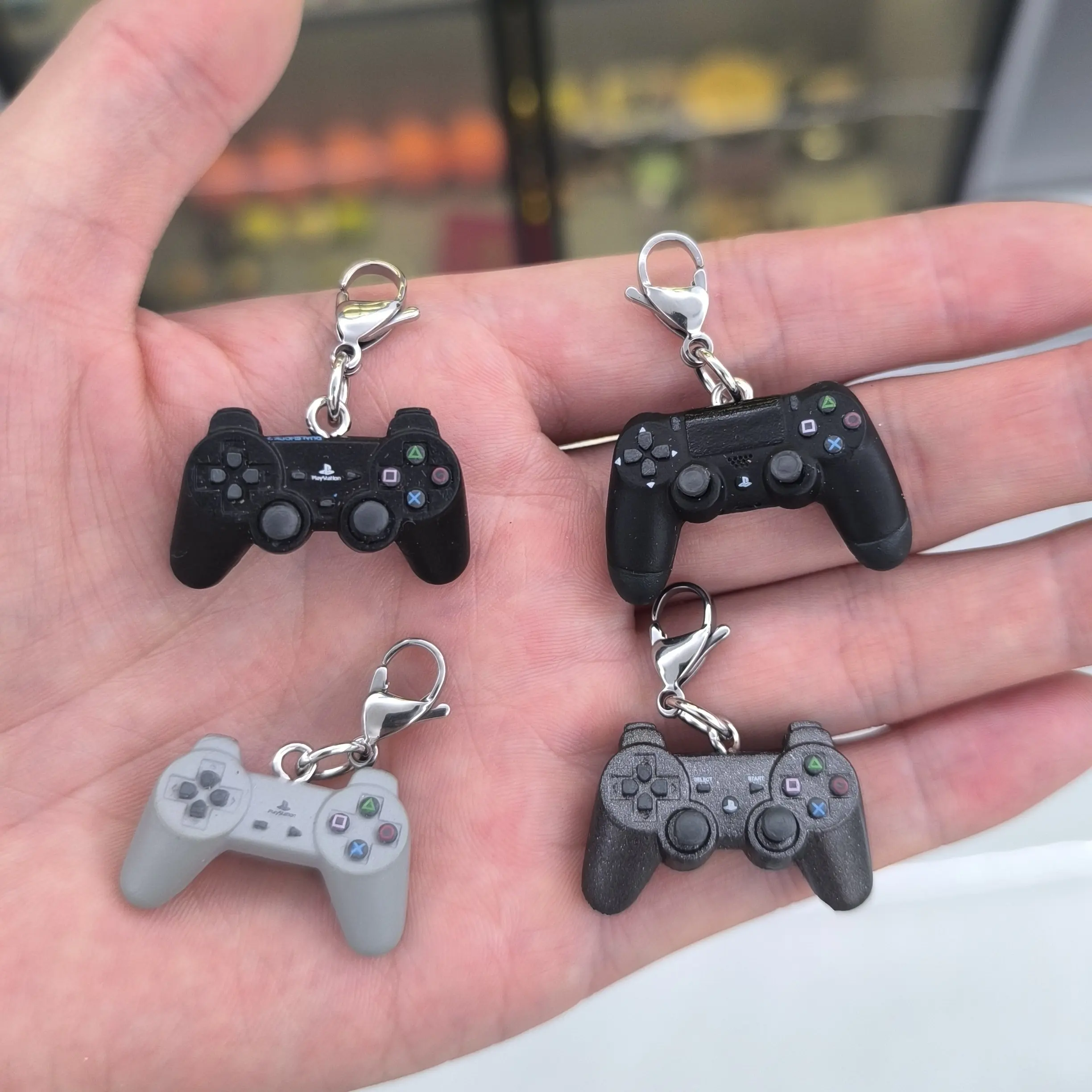 PS5 DualSense Controller Keychain Mini PlayStation 5 Gamepad Pendant Simulation Game Console Model Collectible Key Ring Gift for - view 3
