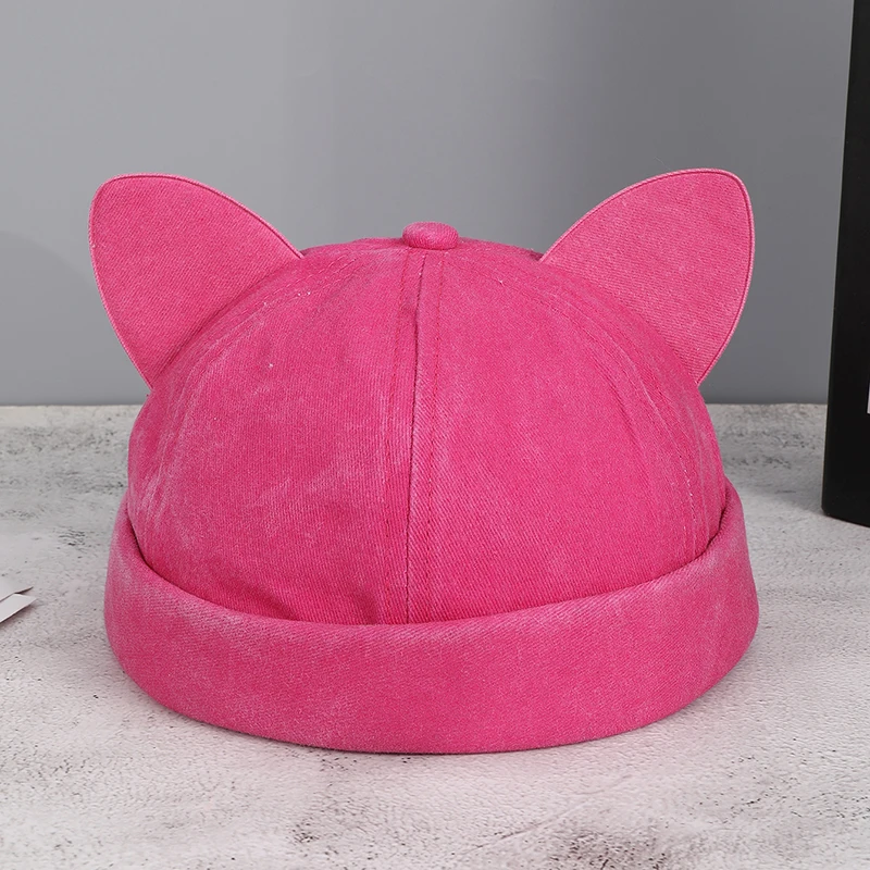 The three-dimensional cat-ear shaped landlord's hat has a sweet and cool style.It is suitable for daily commuting and streetwear