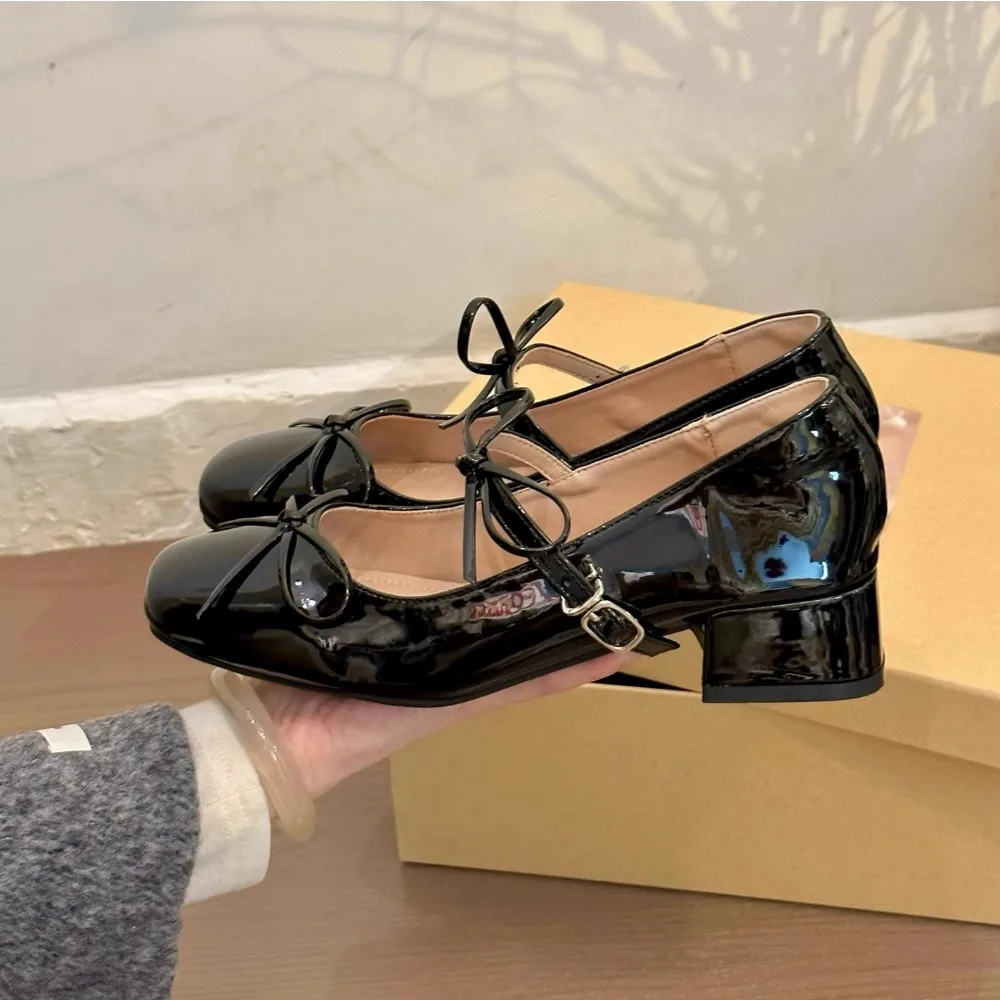 

Женские кожаные туфли на весну 2025 года, грубые одинарные туфли с круглым носком и бантом, прямой ремешок, женские туфли Мэри Джейн