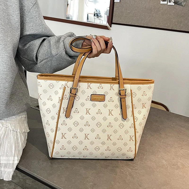 

2025 Новая женская большая сумка-тоут, высококачественная кожаная сумка на плечо, просторная рабочая сумка для поездок на работу, модная повседневная сумка ​