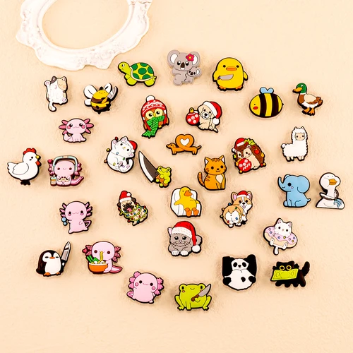 Imagen 2 del producto 20/50/100 Uds. Encantos de zapatos de dibujos animados al azar de PVC decoraciones de zapatos de animales de dibujos animados clásicos accesorios pines para mujeres hombres niños encantos