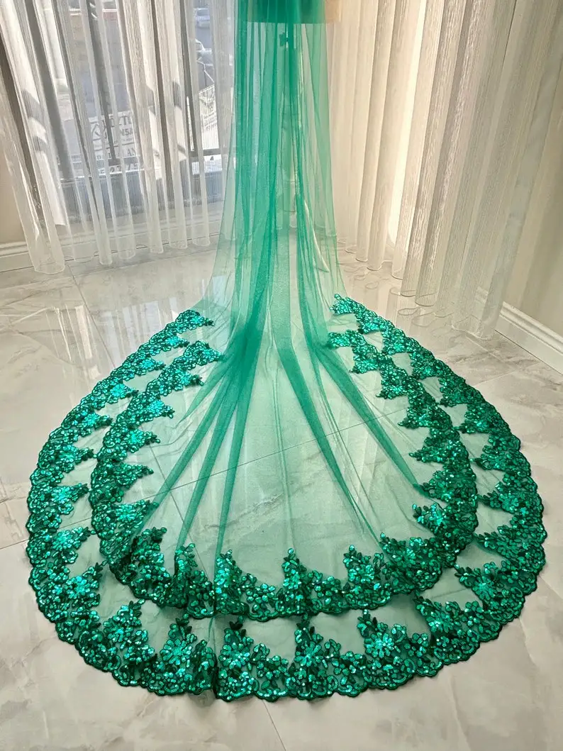 الحجاب الزفاف الأخضر الأزهار الدانتيل كاتدرائية الحجاب مع الترتر الحجاب الزفاف الأخضر تول فستان الزفاف الزمرد المطرزة