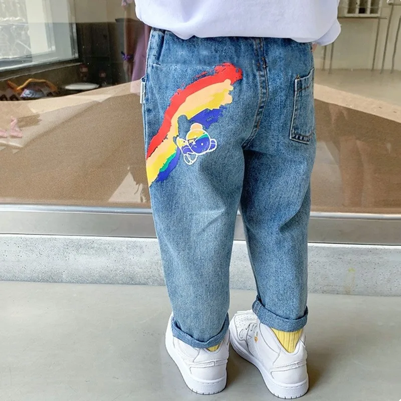 Mädchen-Jeans mit elastischer Taille, Kinder-Jeans mit Cartoon-Bär-Aufdruck, Frühlings- und Herbsthose, Freizeitkleidung für Jungen und Mädchen, 1–8 Jahre – Detail 6