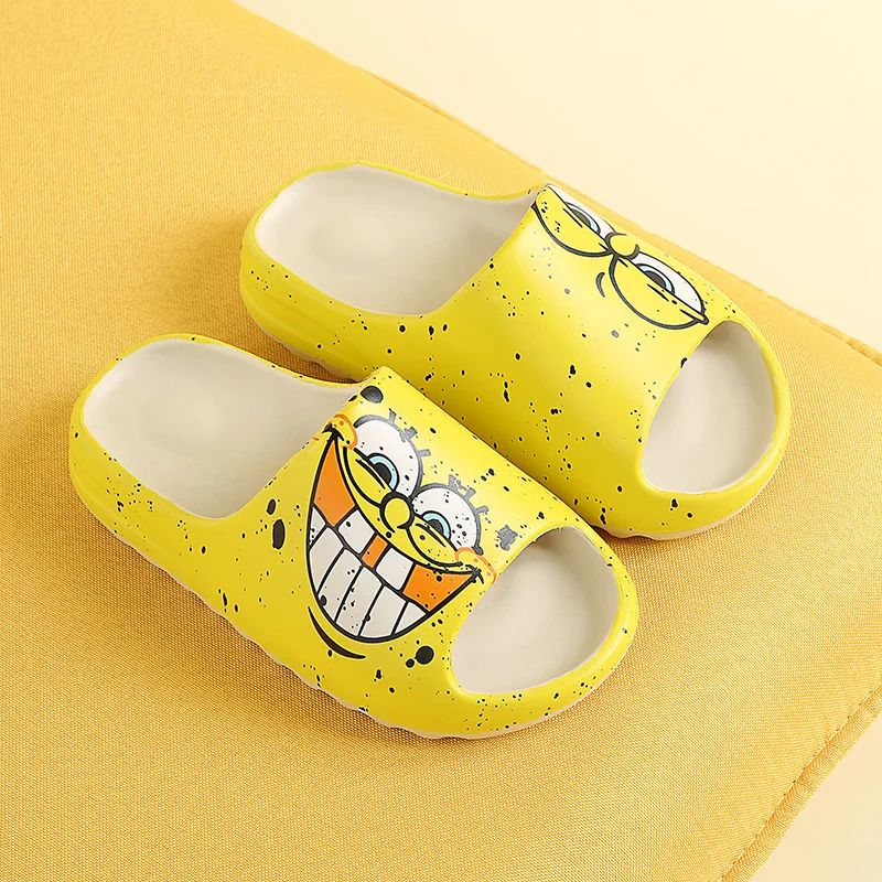 Zapatillas de dibujos animados de Bob Esponja para mujer, zapatos de Casa gruesos antideslizantes de fondo suave Kawaii, zapatos de playa para