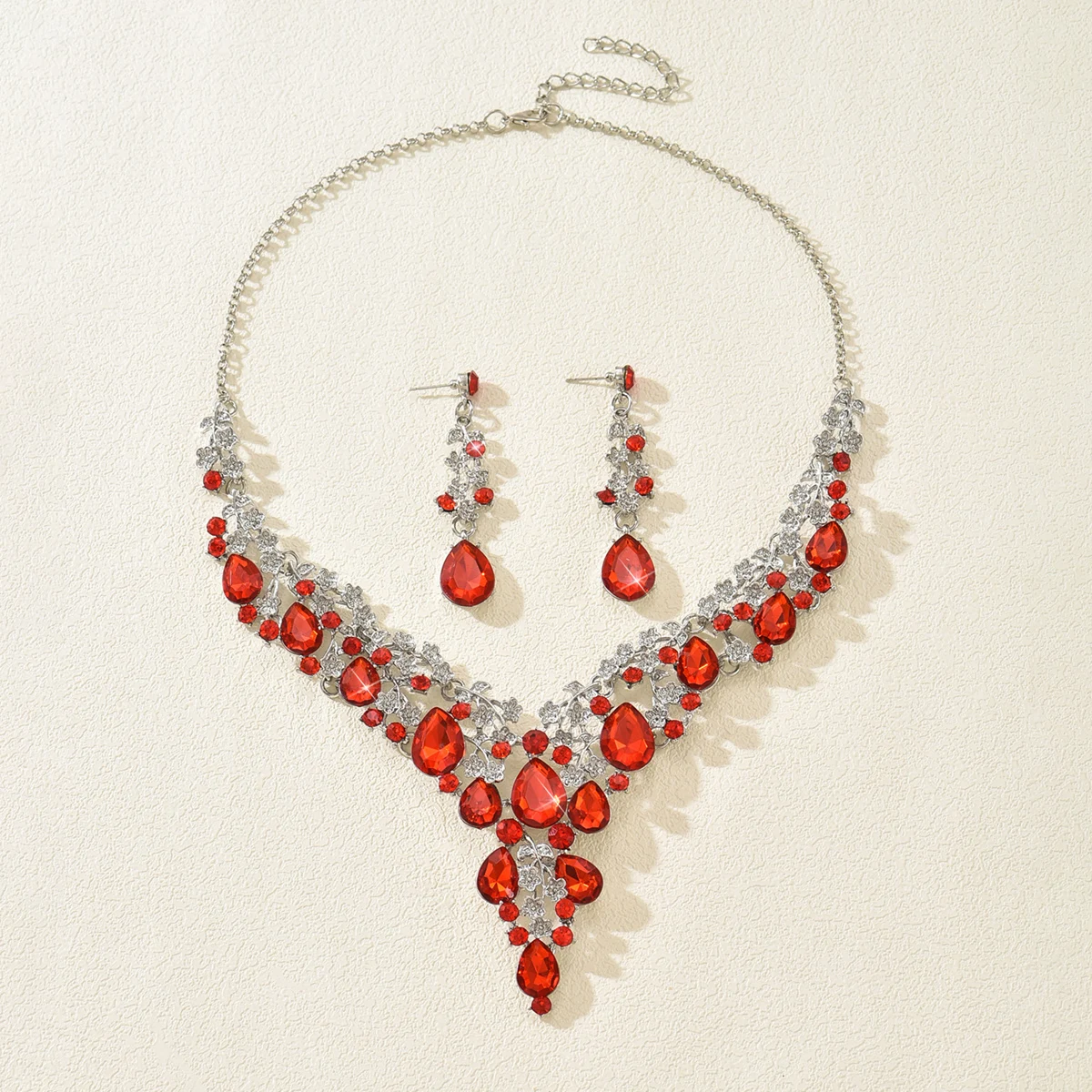 Edles Brautkleid mit Diamantbesatz, Prunkvolle Halskette, Ohrring-Set, Beliebtes Geschenk-Accessoire für Mädchen – Detail 25