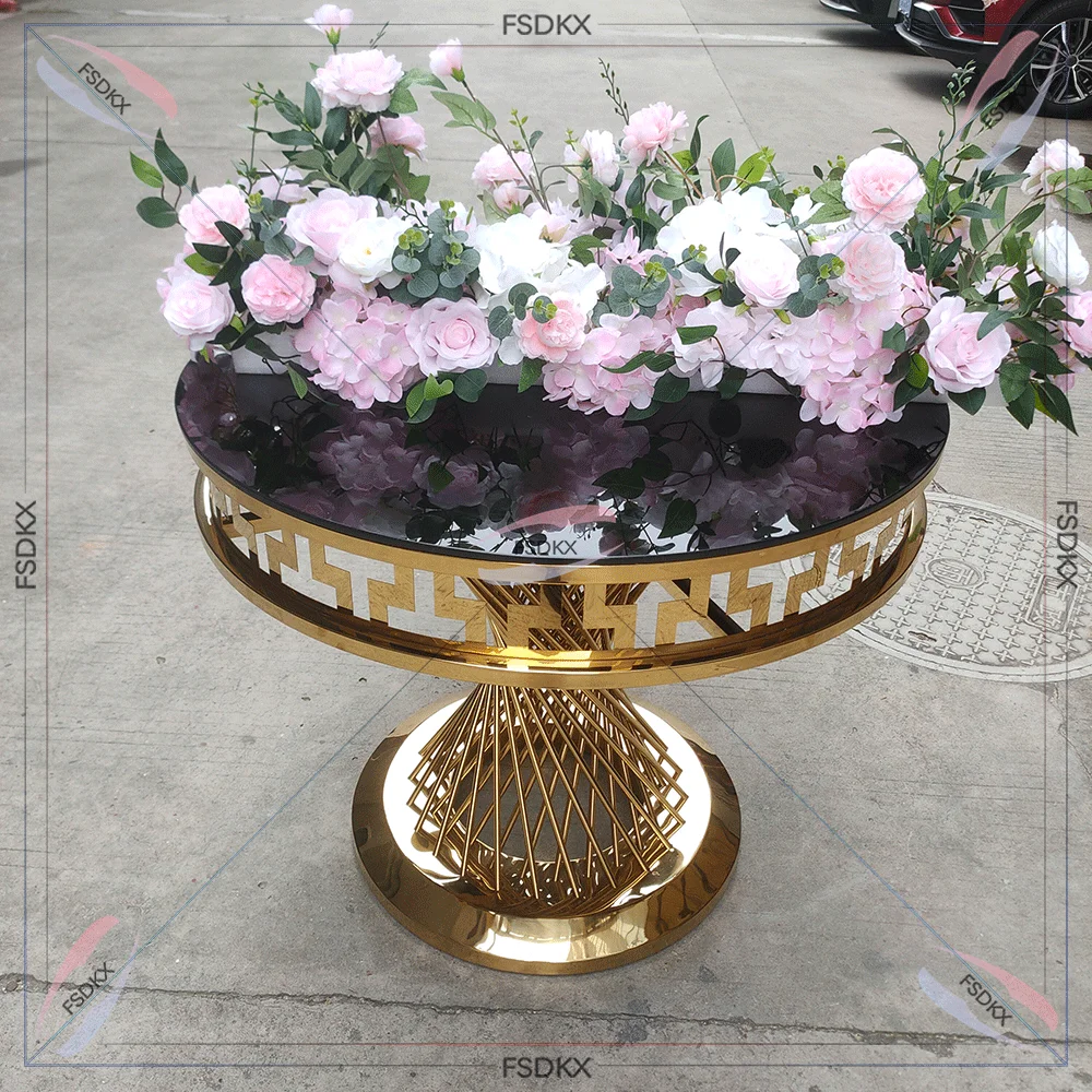 Custom Heart Shape Frame Design Cake Table Perfect Round Party Dessert Table For Wedding Party