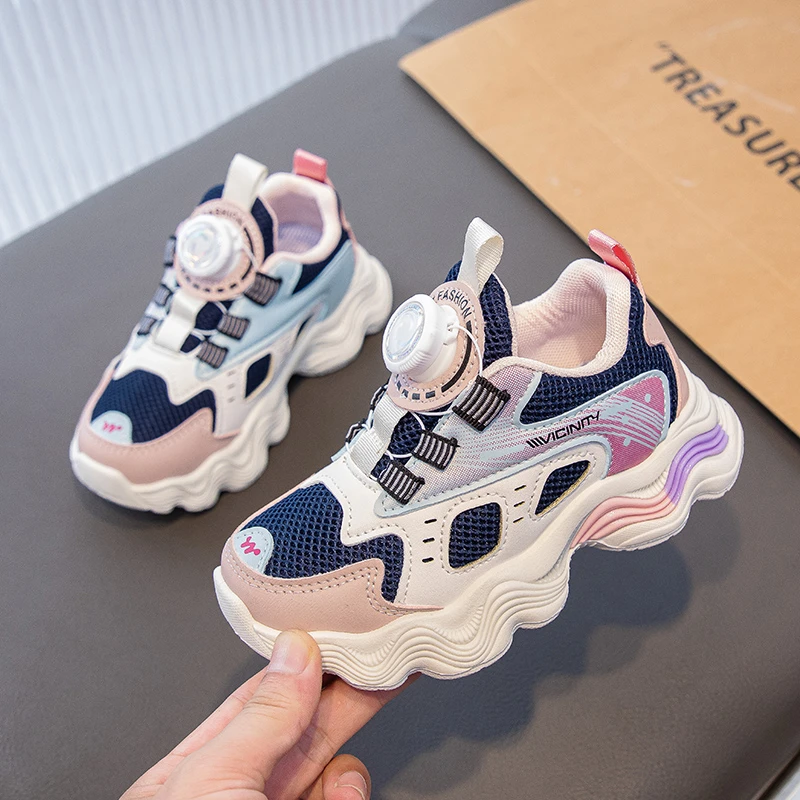 

The 2025 autumn new style of breathable mesh sports shoes for girls and soft-soled fashionable casual shoes for children