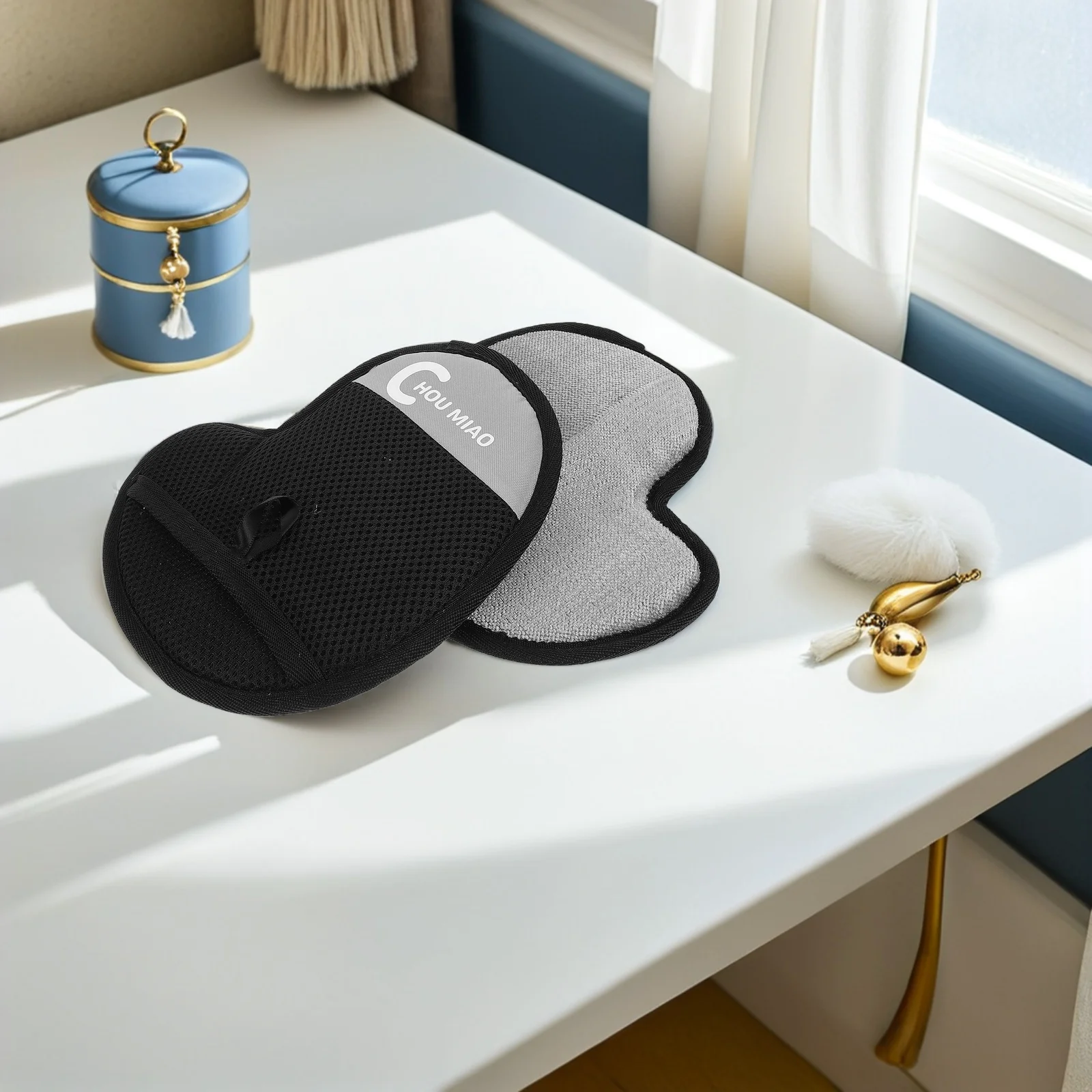 

2Pcs Double Sided Pet Grooming Gloves Static Elimination Technology Gentle Comfortable Material Versatile Usage for All Pets