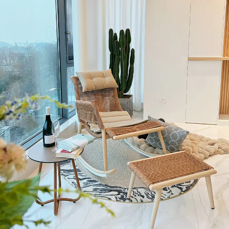 كرسي هزاز من خشب الصندل بأوراق حمراء للبالغين وشرفة منزلية للترفيه من الخيزران كرسي هزاز للاستخدام الخارجي