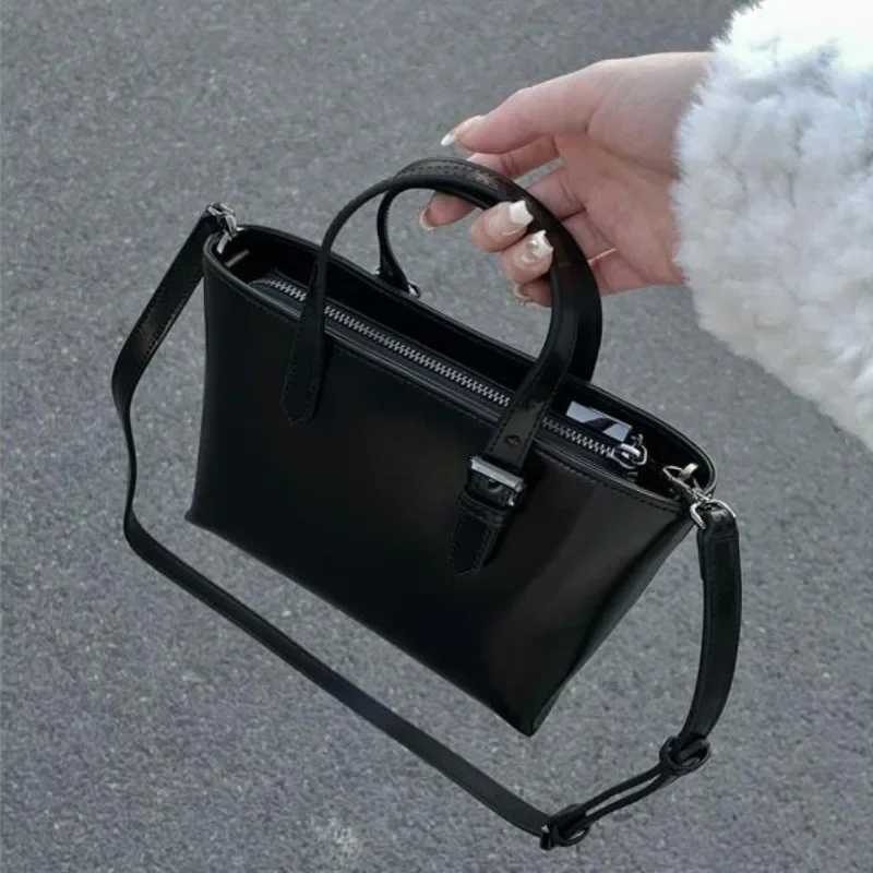 Tote Handtas voor Vrouwen 2024 Nieuwe Veelzijdige Koreaanse Niche Tassen Retro Kleine Woon-werkverkeer Handbediende Crossbody Tas