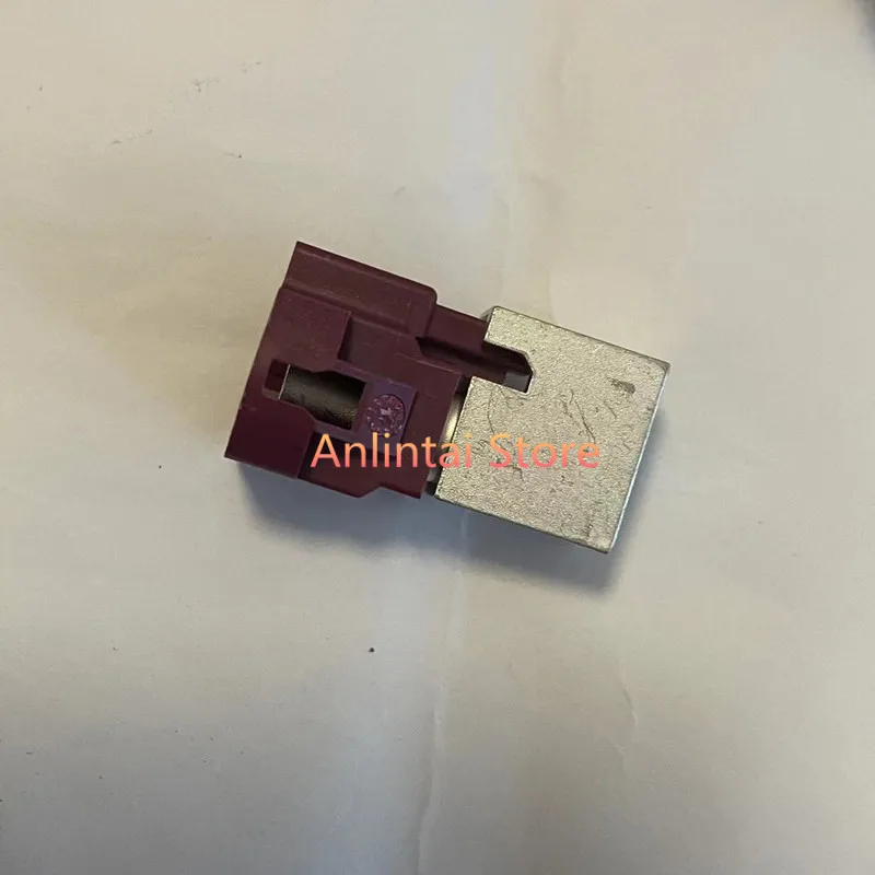 HSDNDRPPCB7A Automotive Connectors HSD PCB side Header 4 Pin + 2 MQS Pin North Location Coding D  Rightangle Through hole