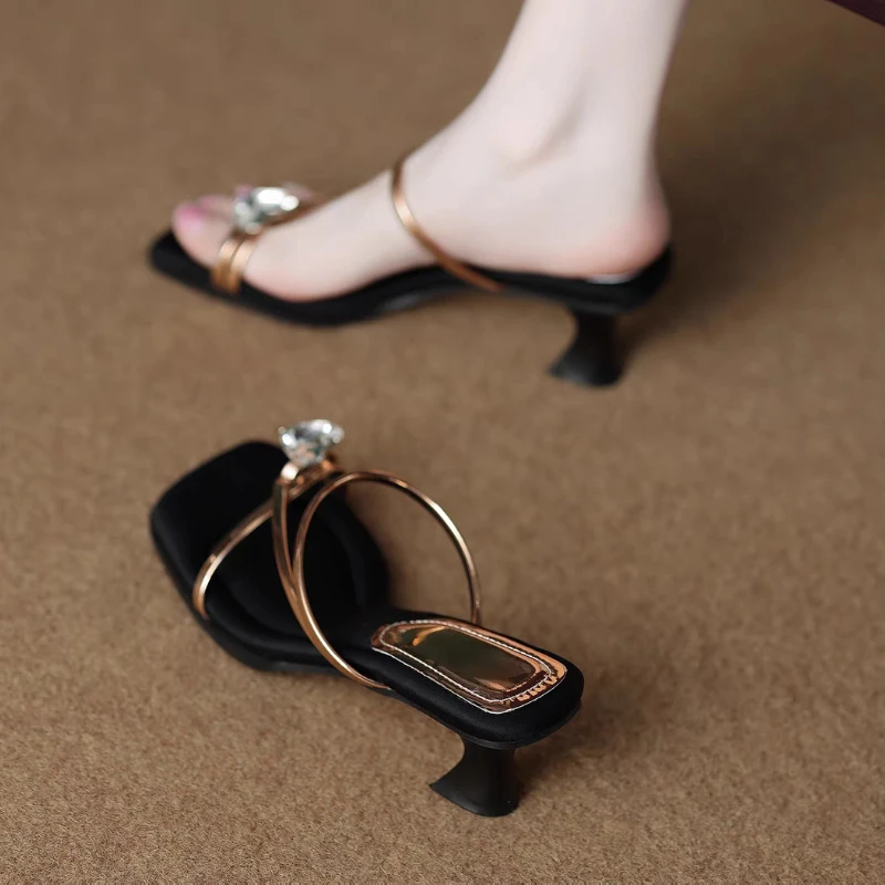 كريستال النساء النعال ساحة تو أحذية عالية الكعب موضة كليب تو الصنادل أنيقة 2025 جديد الصيف الفاخرة مضخات الحفلات Sandalias