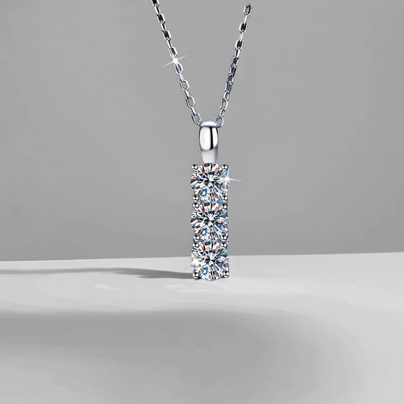 Cross-border s925 sterling silver pendant mozzarella diamond necklace women's three-stone simple and fashionable 1.5-carat