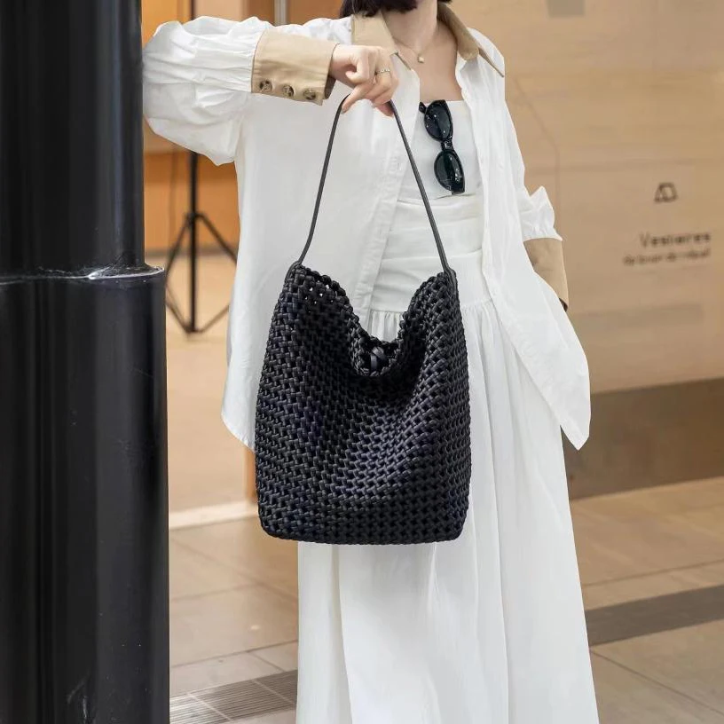 

Nylon satin woven bucket bag 2025 new niche design large capacity commuting fashion ladies hand-held shoulder toe bag