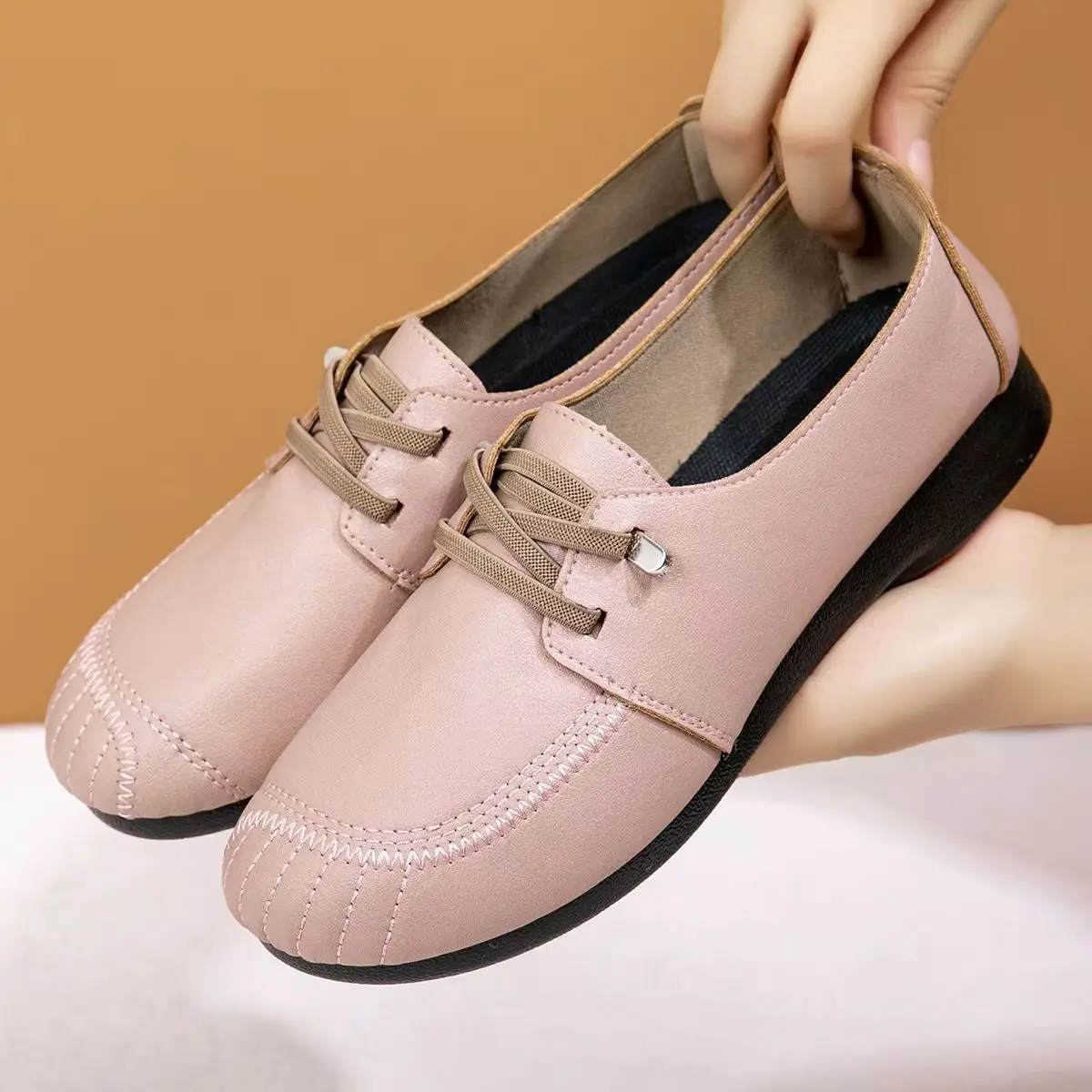 

Женская кожаная повседневная обувь на плоской подошве, весна-осень, новая мягкая подошва, легкая обувь без шнуровки с круглым носком для среднего и пожилого возраста, телесного цвета