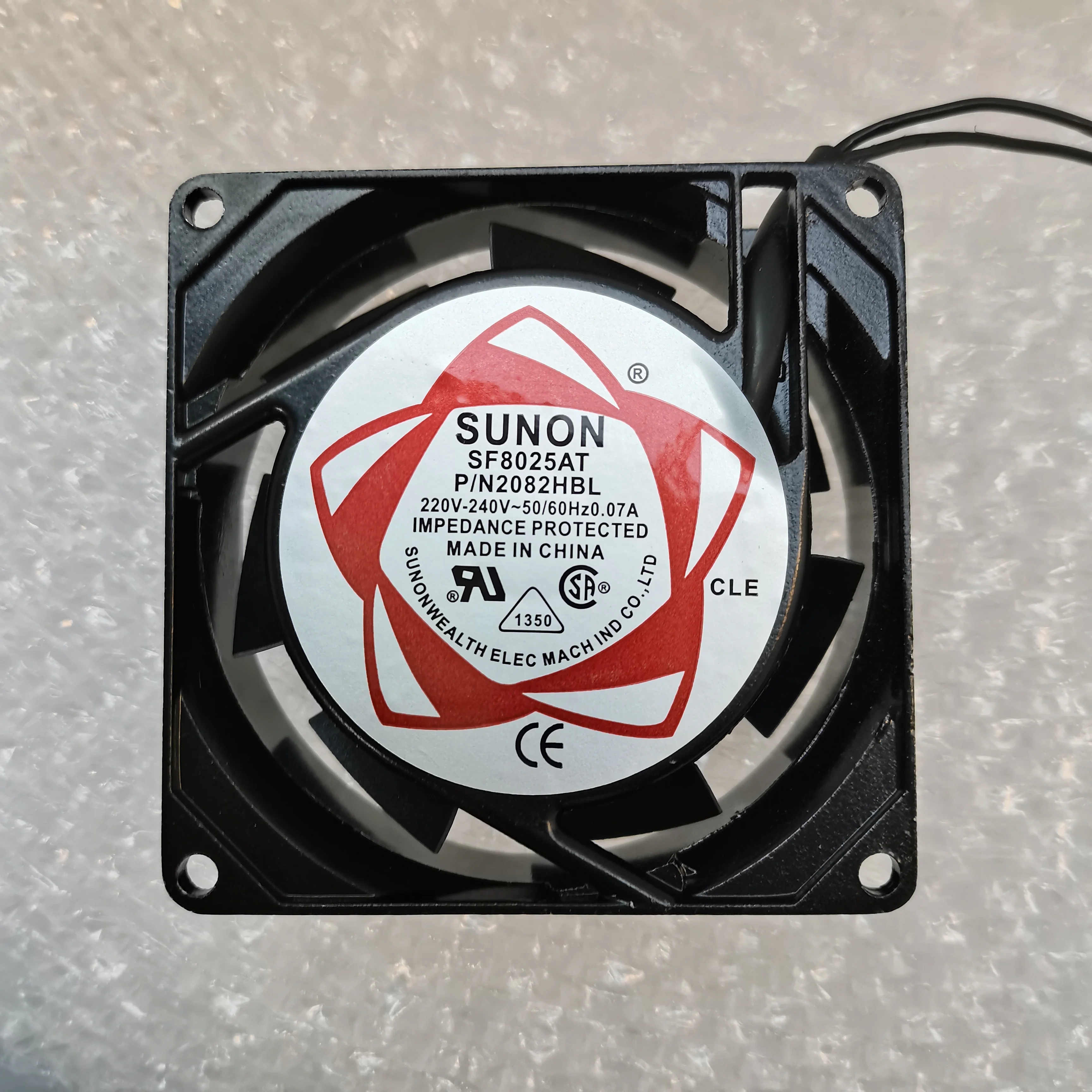 

SUNON SF8025AT P/N2082HBL AC 220-240 В 0,07 А 80x80x25 мм 2-проводной охлаждающий вентилятор для сервера