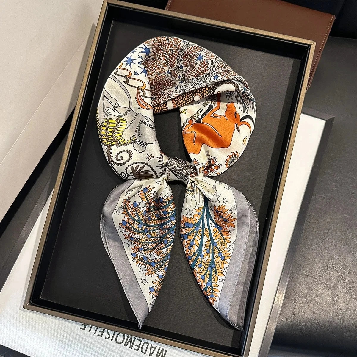 

Новинка 2026 года, роскошные шелковые квадратные шарфы с принтом для женщин, украшение на шею, галстук, платок, женский летний пляжный модный хиджаб, женский шейный платок