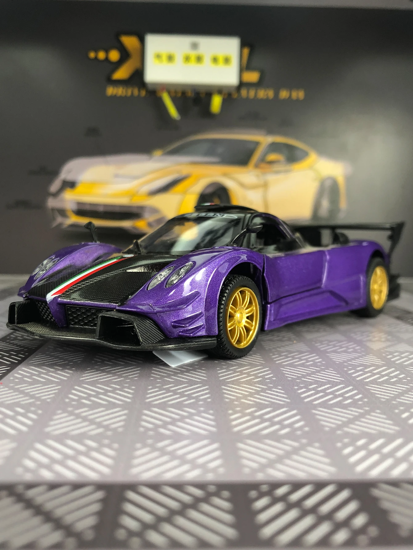 

CCA 1:31 simulation zinc alloy Pagani Zonda Revolution model car, static ornament, metal collectible gift car