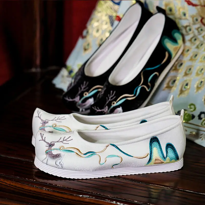 chinese ancient gold embroideried hanfu shoes summer unisex casual flat cloth shoes adult team performance match kungfu shoes