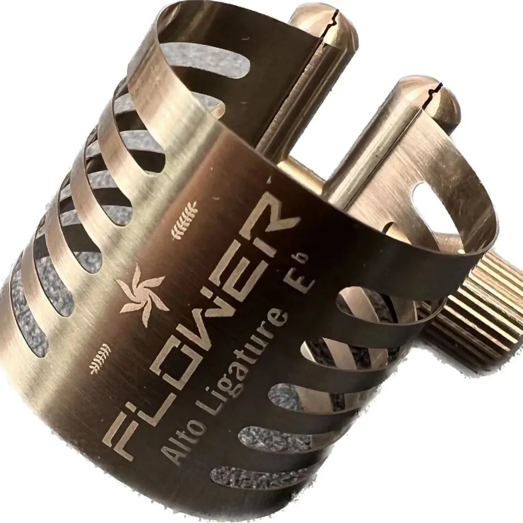 Los clips para saxofón alto son compatibles con los embellecedores de bakelita.