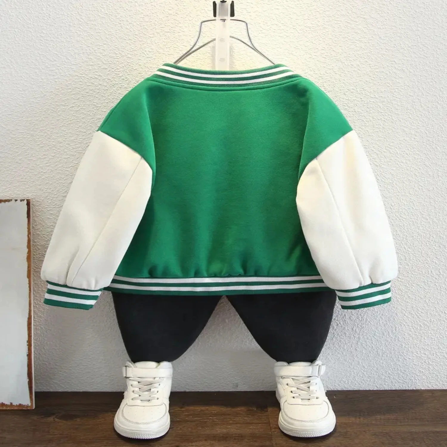 Stylish, Fashionable, Trendy Green Baseball Jacket for Young Boys - Stand out with Comfort and Style in this Must-Have Seasonal 