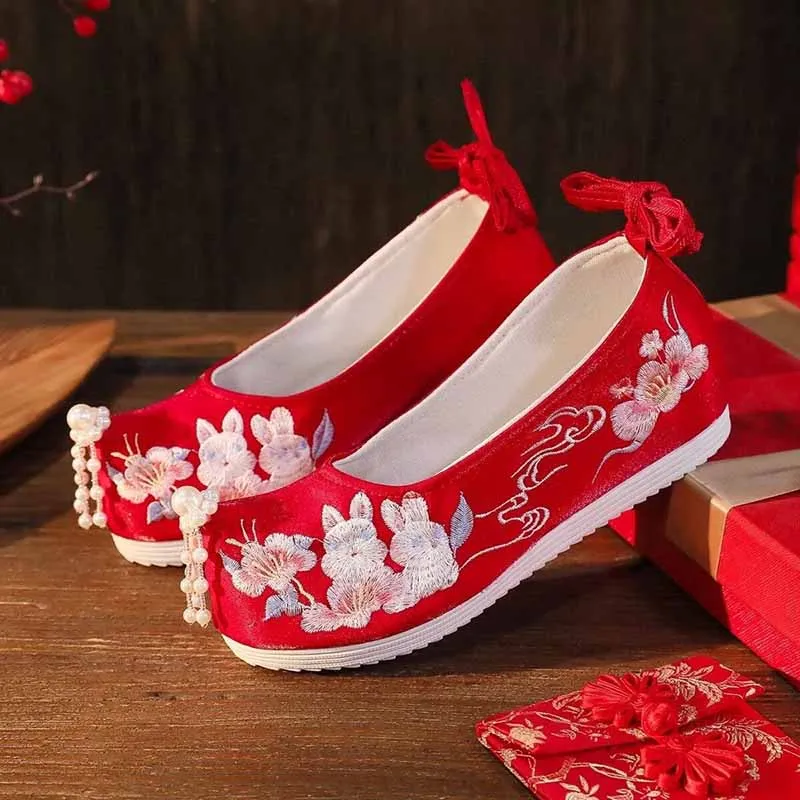 

Women`s Plus Size 34-43# Embroidered Shoes Chinese Traditional Beijing Cloth Shoes Blue White Pink Hanfu Shoes Large Size 42#