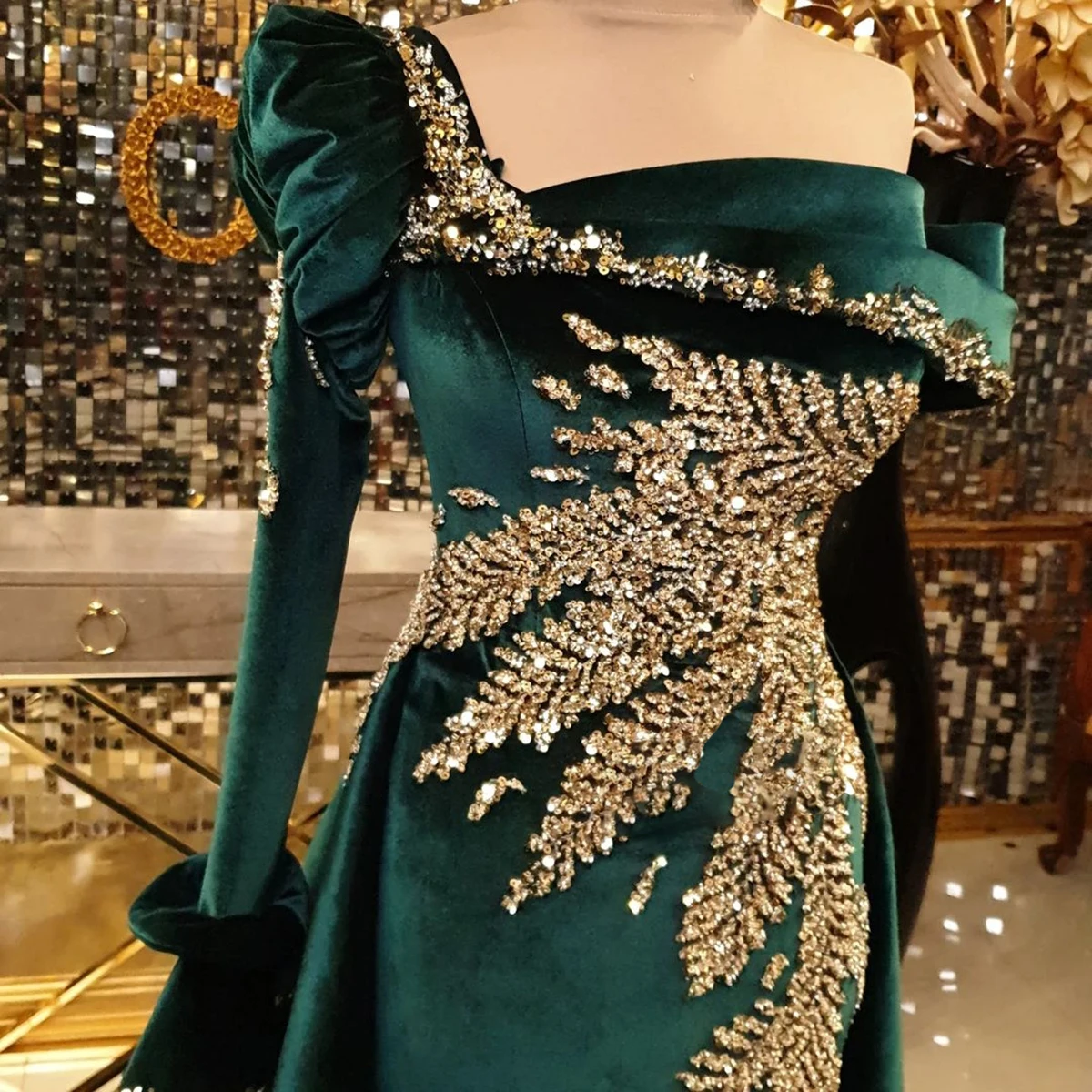 Robe de soirée de forme sirène, tenue de soirée de standing, une manche carrée, paillettes brillantes