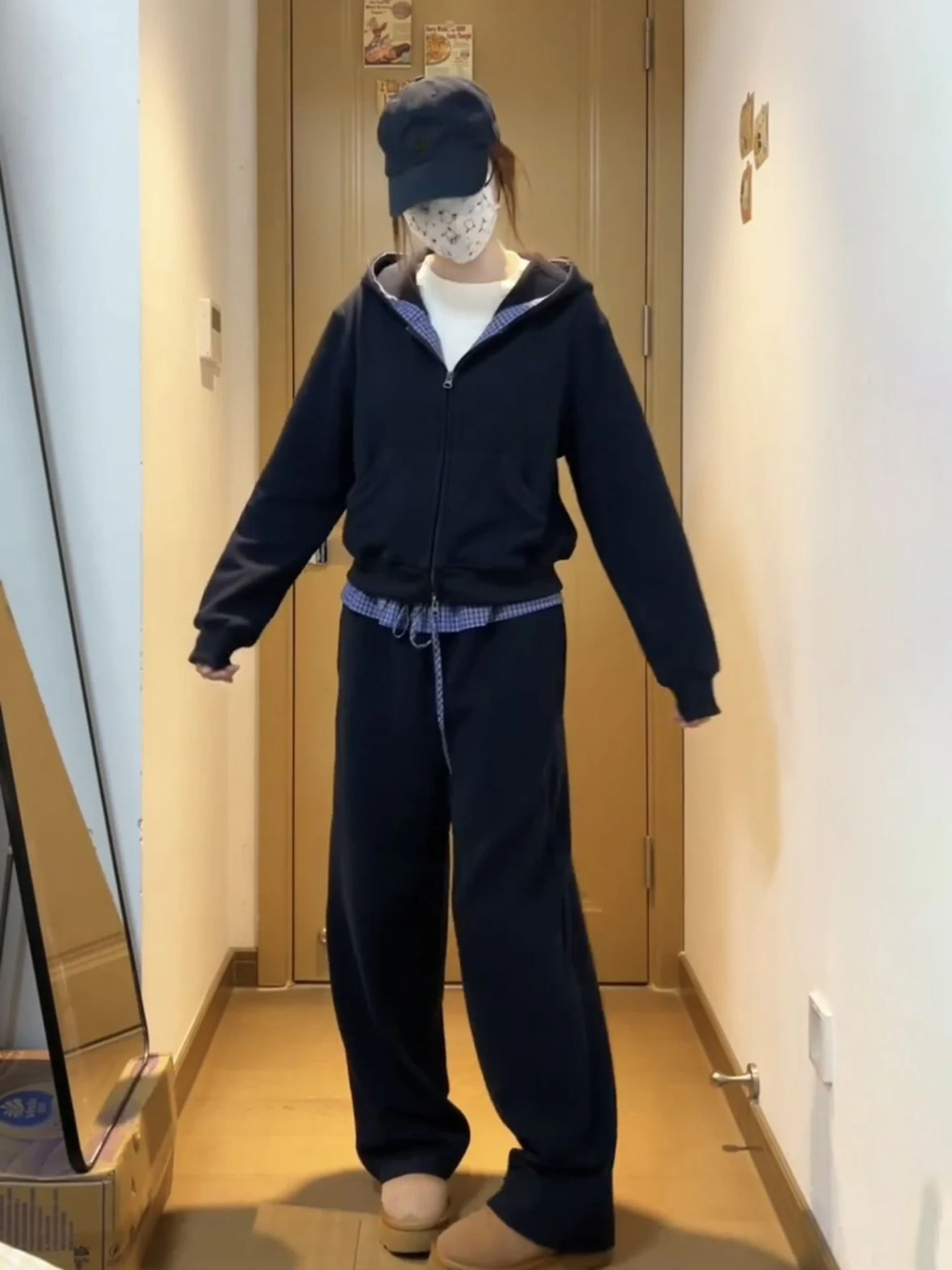 

2025 New Women's Sportswear Set Loose Fit Plaid Hoodie Long Pants Two Piece Casual Style Autumn Collection Chinese Manufacturer