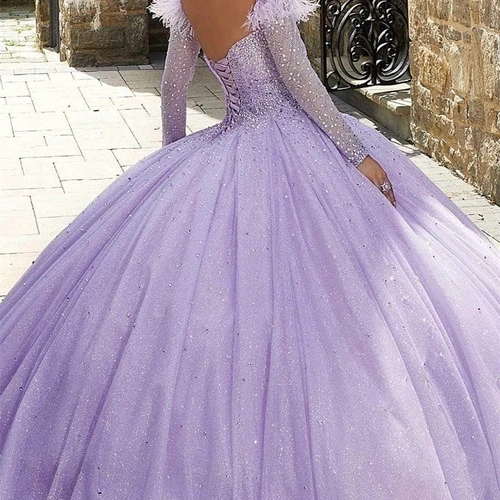 ملابس الحفلات والعطلات