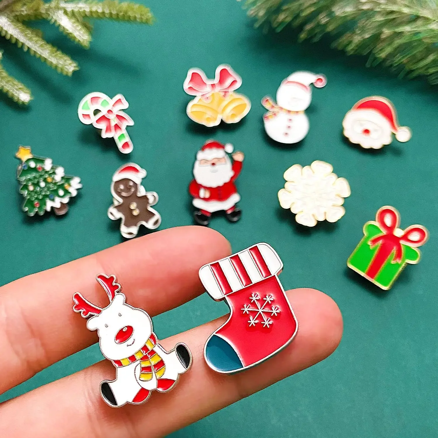 Christmas Brooches for Women Men Friends Small Cute Cartoon Snowman Tree Snowflake Bell Metal Badge Female Pins Jewelry Gift