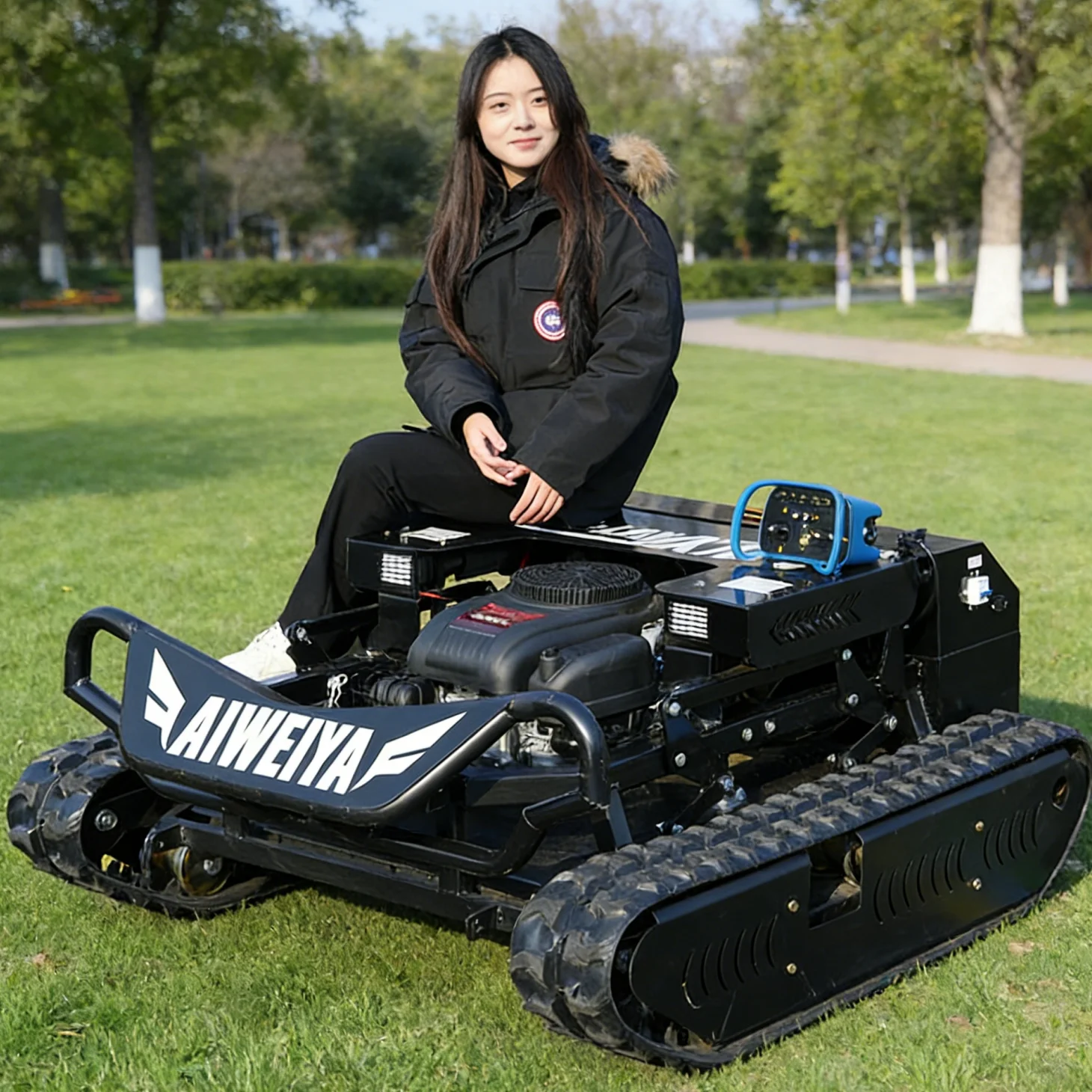 

Customized Farm Remote-Controlled Zero-Turn Rotary Tracked Lawn Mower, 550mm Width, All-Terrain for Heavy-Duty Use